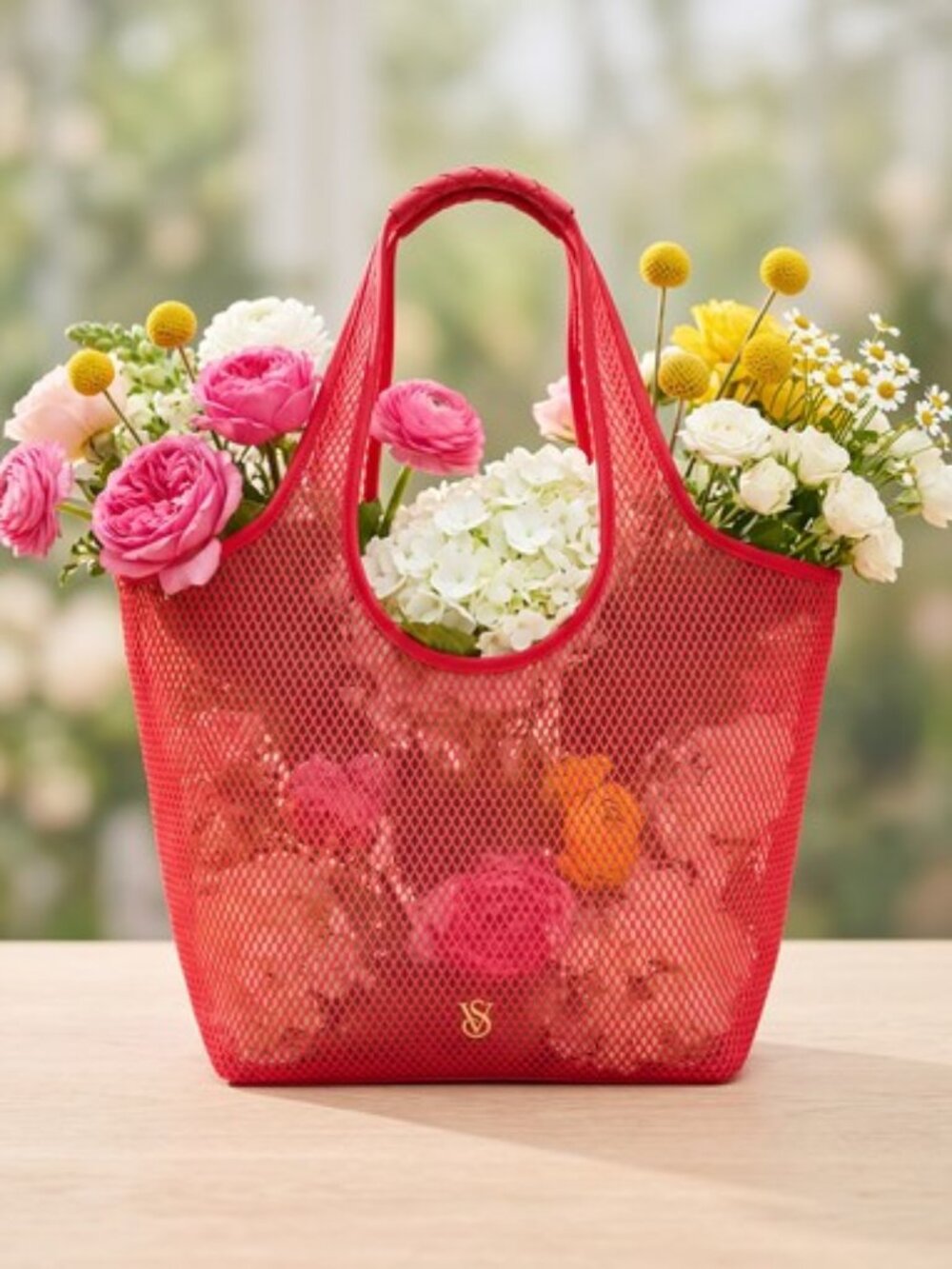 Mesh Tote with white lined cloth material NWT